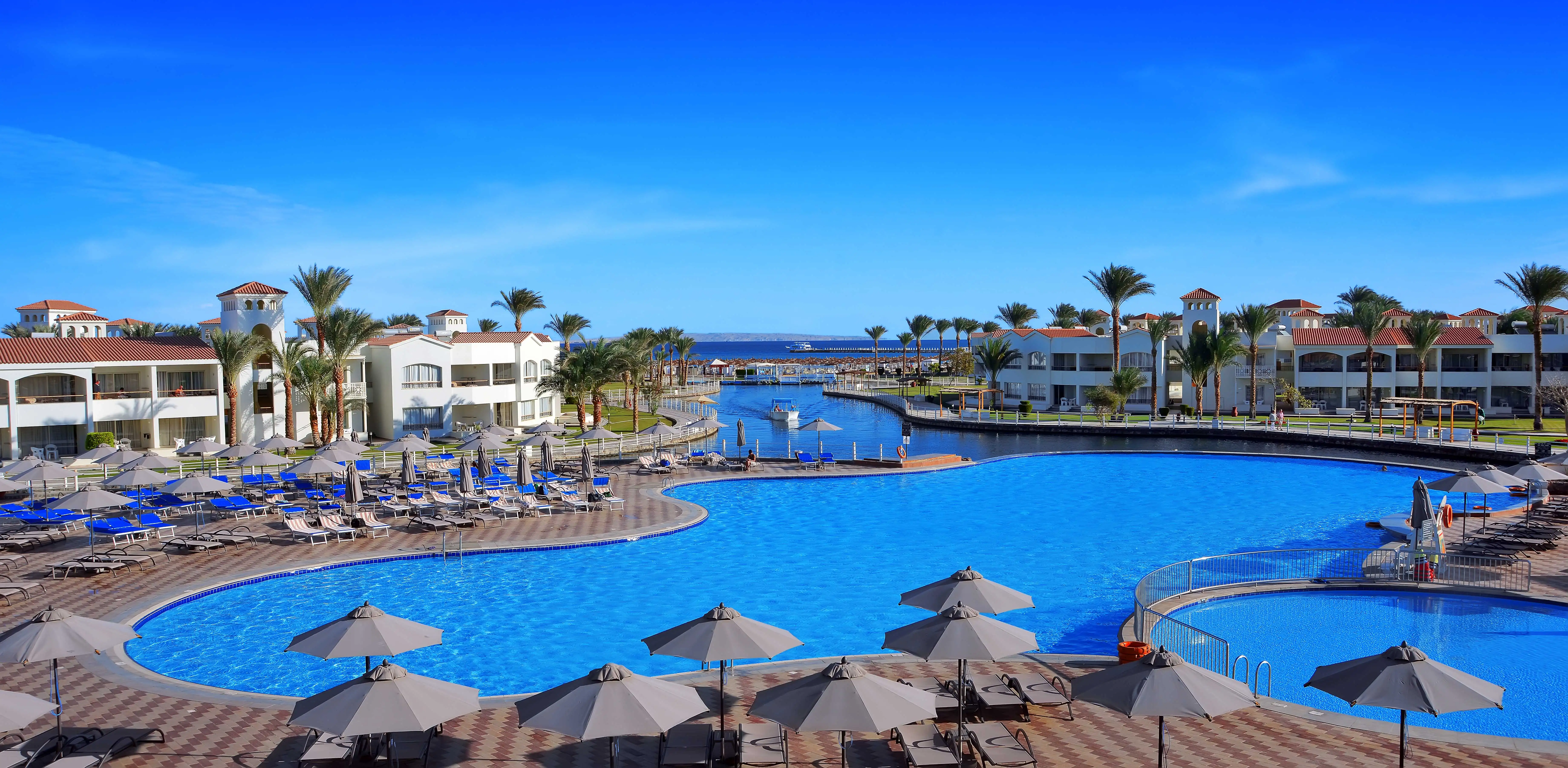 Stort poolområde på resort i Sharm el Sheikh