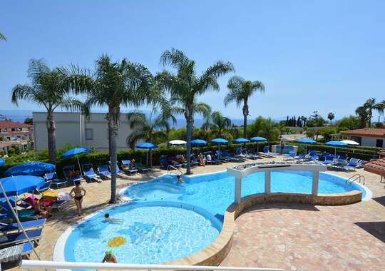 Poolområdet på Residence Hotel La Taverna i Capo Vaticano, Calabrien, Syditalien
