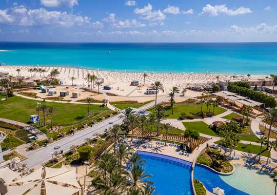 Beach clubs i Marassi med DJ´s ved Middelhavet