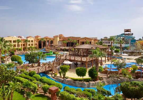 4* Coral Sea Aqua Club