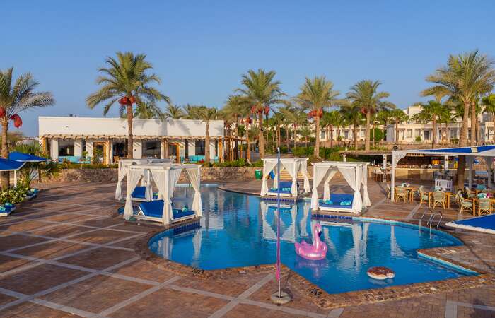 Club Reef Hotel slide 5