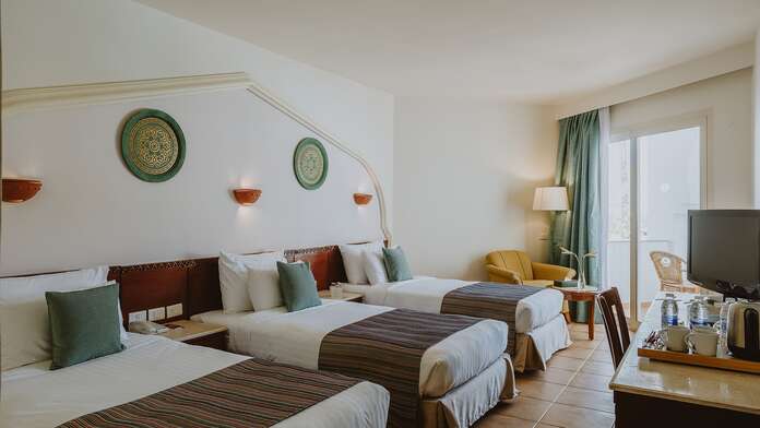Baron Palms Resort - Miniature 14