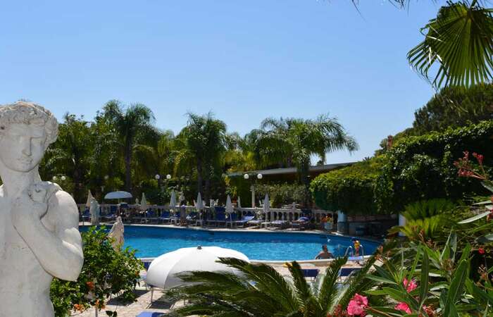 Sant Alphio Garden slide 3