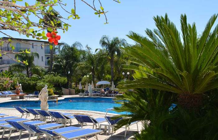 Sant Alphio Garden slide 4