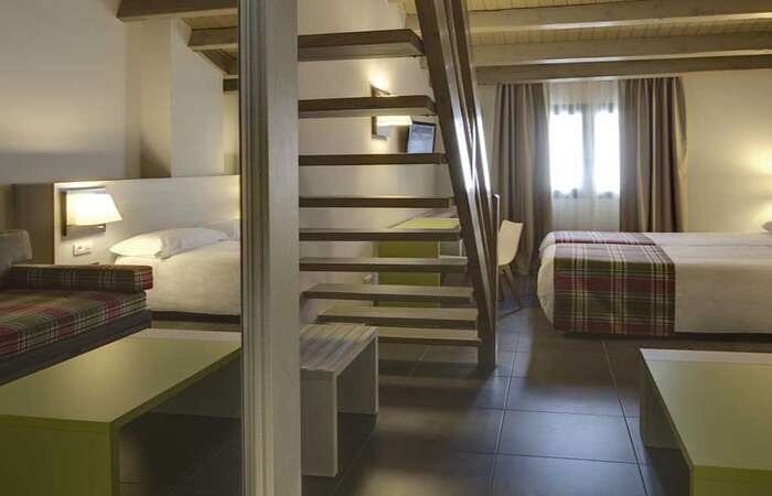 Hotel Cristina slide 2