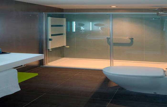 Hotel Cristina slide 3