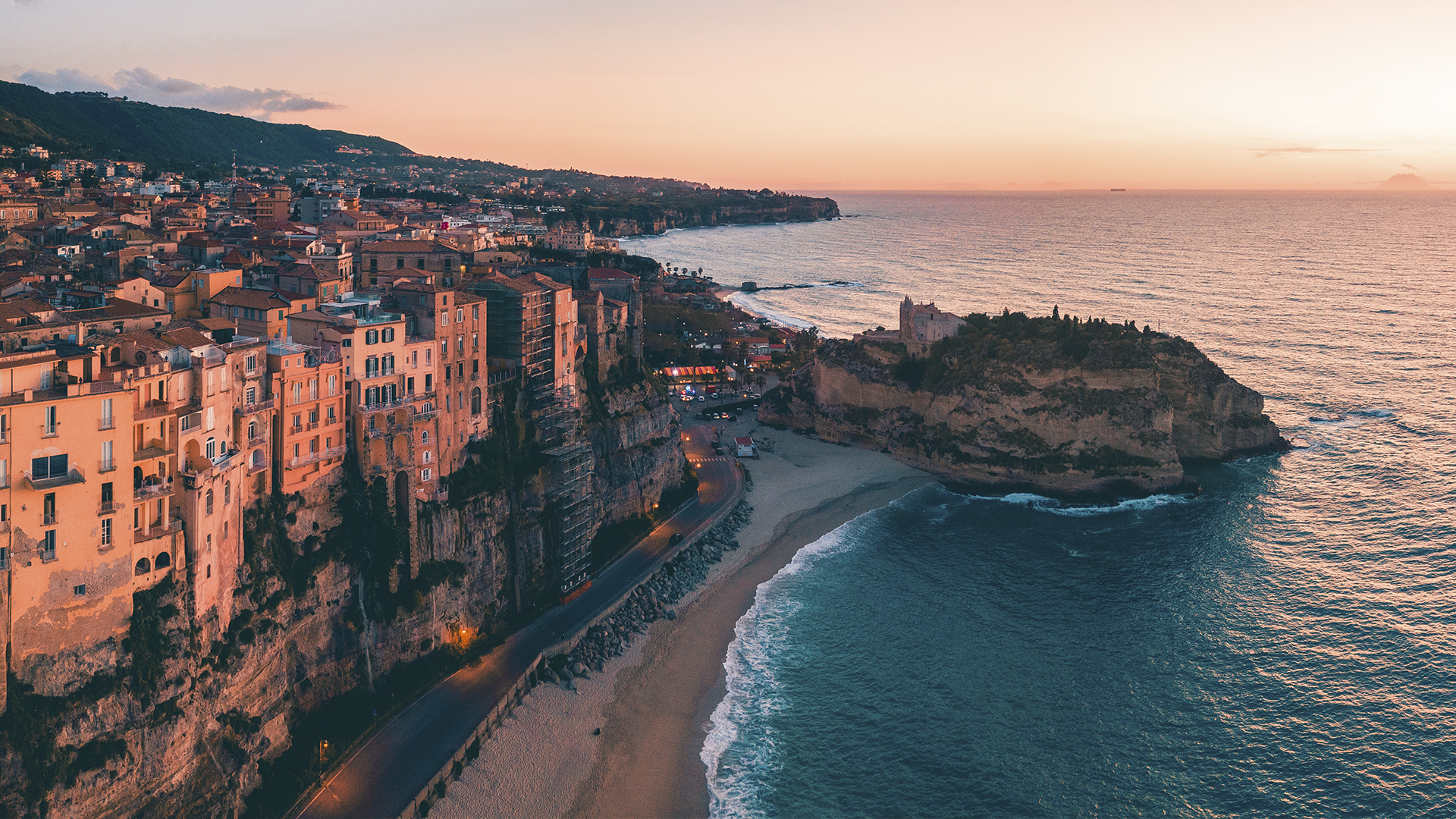 Udsigt over pool på hotel i Scilien, italien