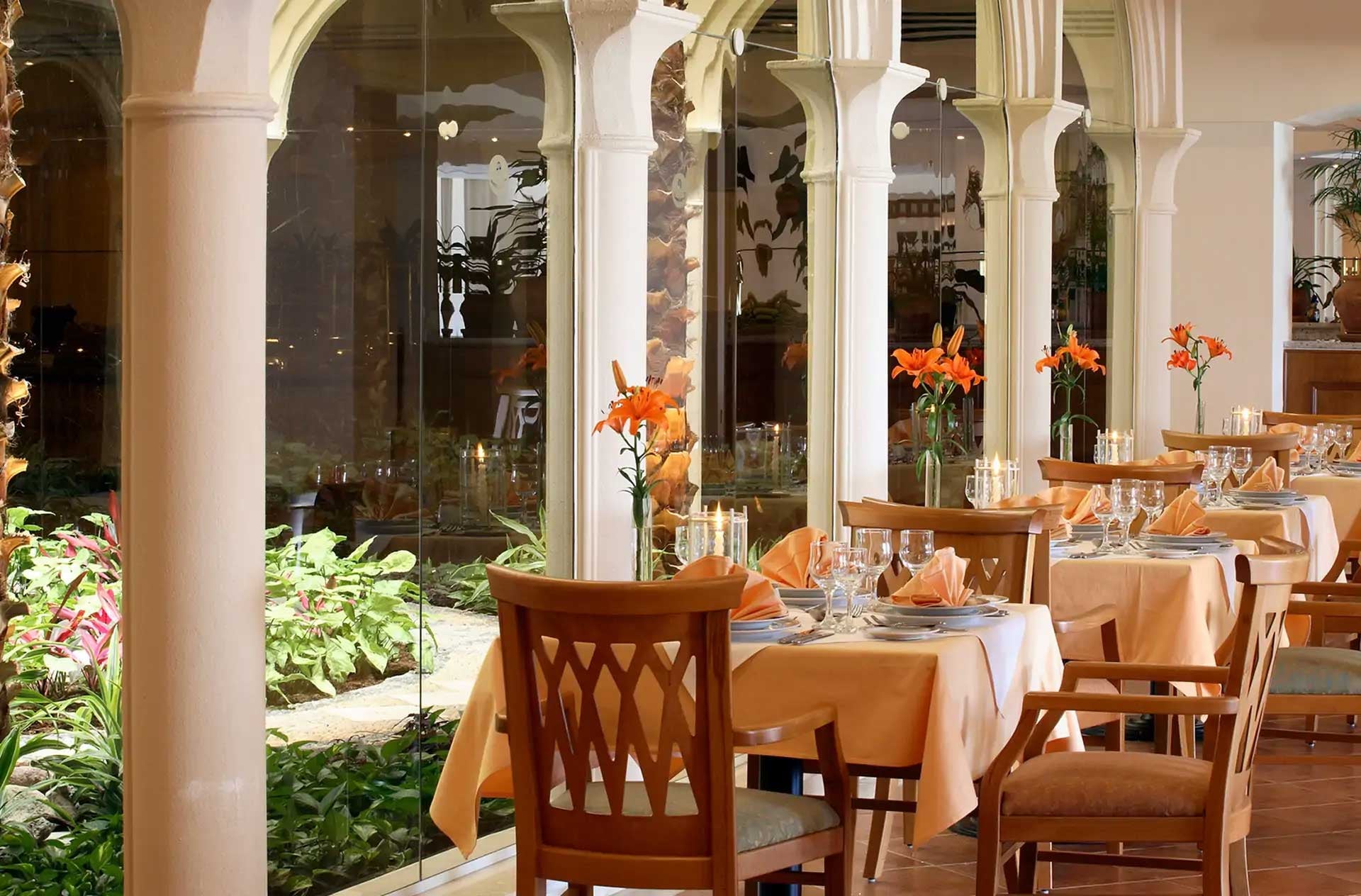 Bo må Baron Palm, spil golf, hold ferie under solen